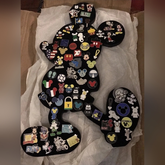 "DISNEY PINS" Your favorites & Grails are here !! Join my live !! - Picture 9 of 16